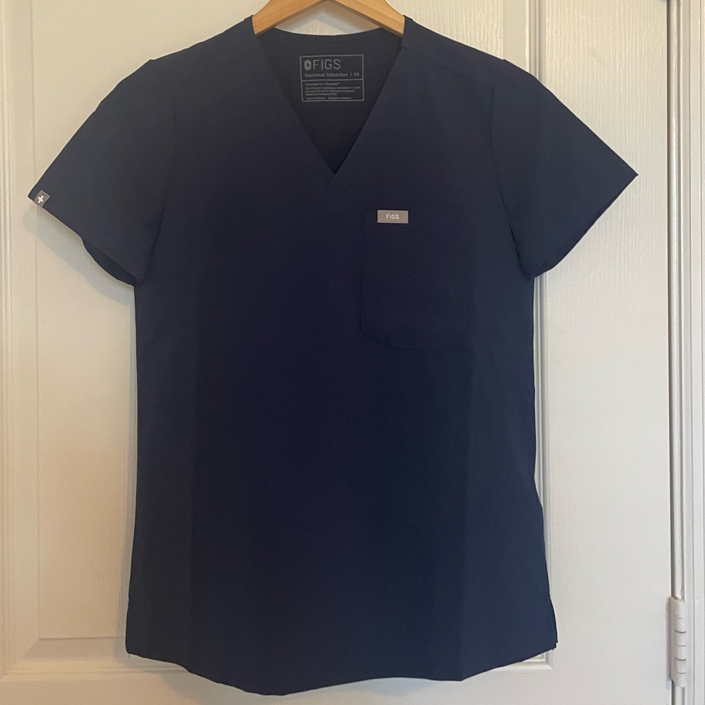 FIGS Navy FREEx™ Scrubs- Zamora Pants - S/P  and CatarinaScrub Top - XS